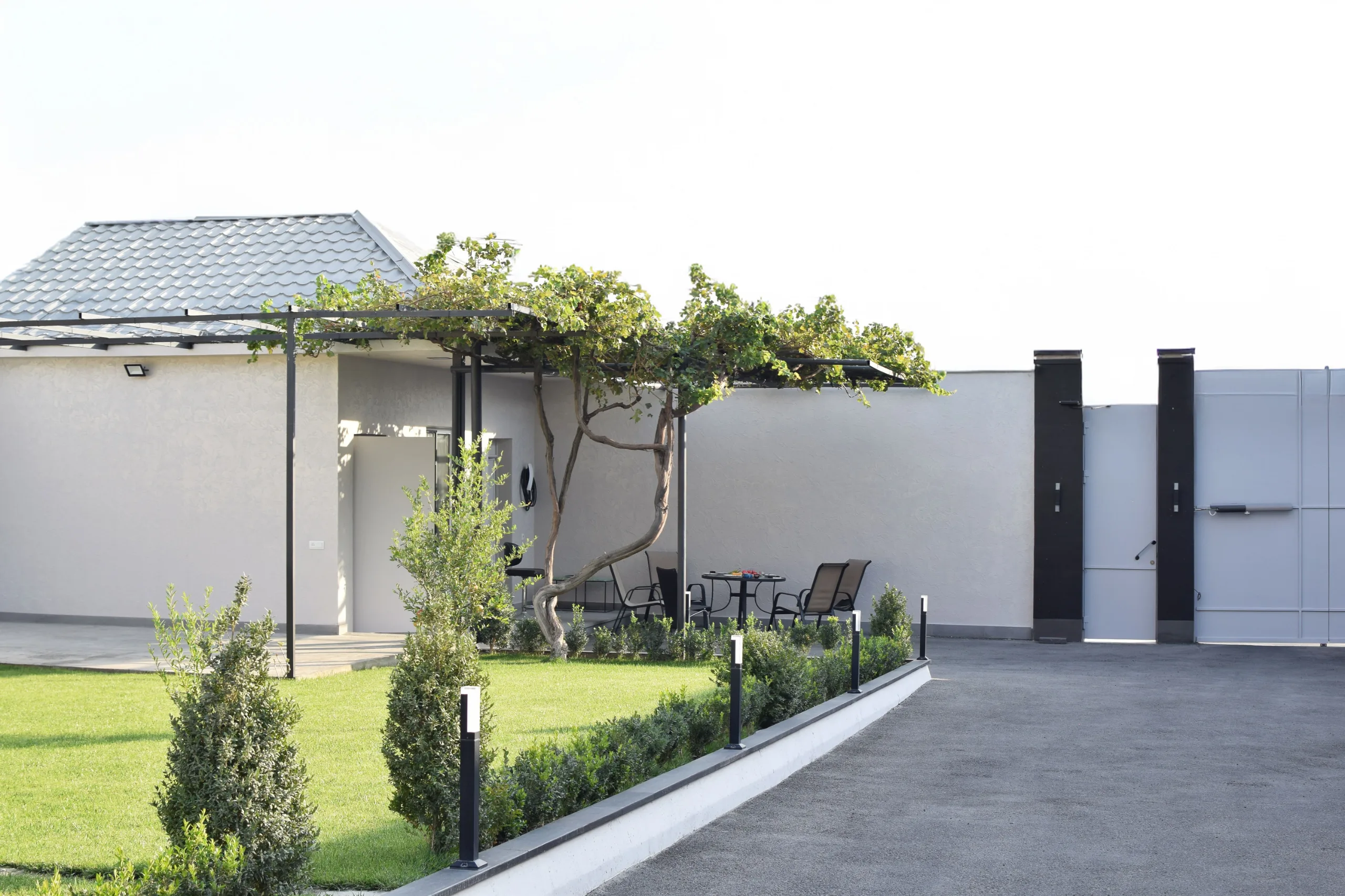 Newly Renovated Room 16|DiAngelo Guesthouse
