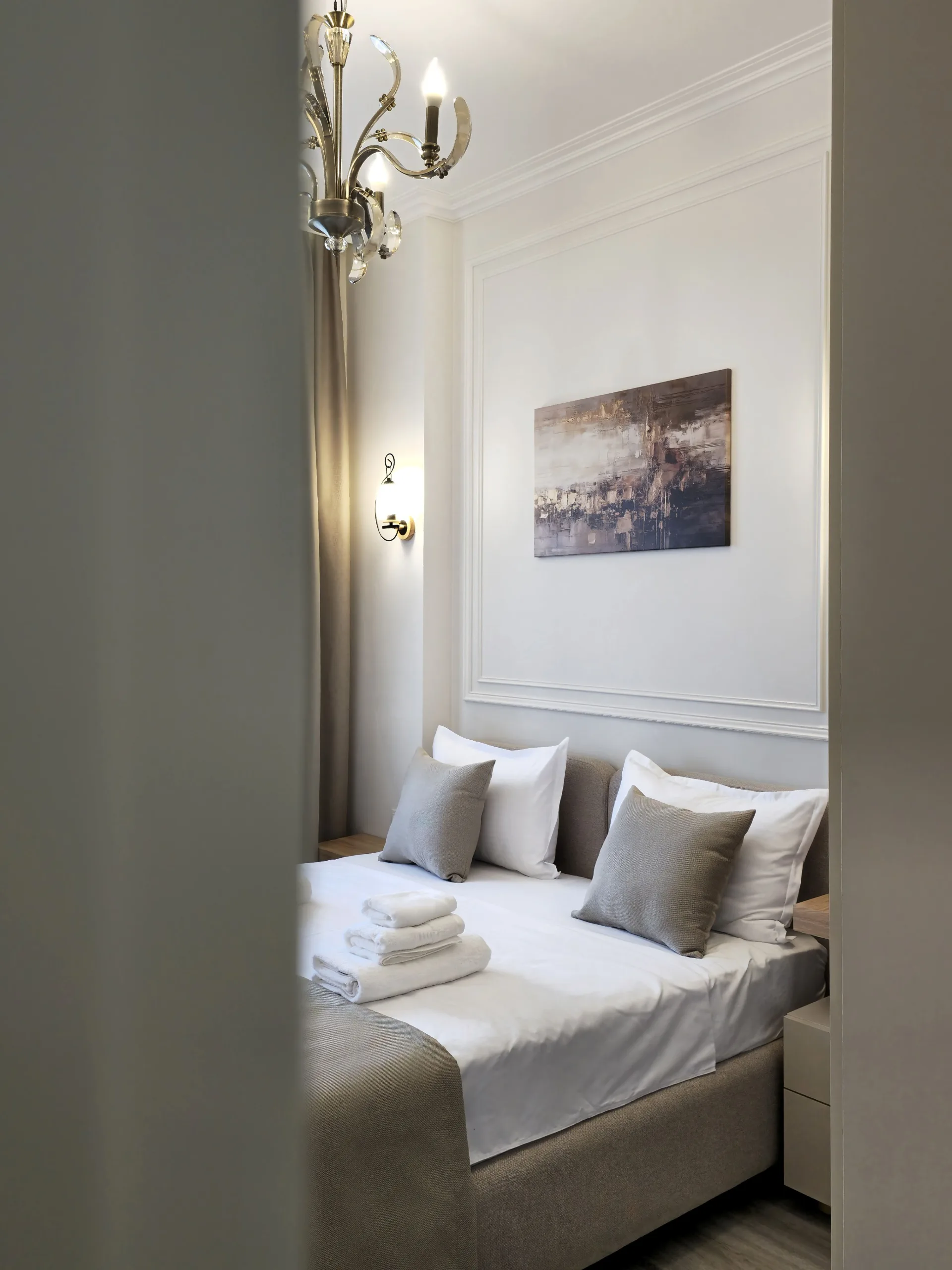Newly Renovated Room 16|DiAngelo Guesthouse
