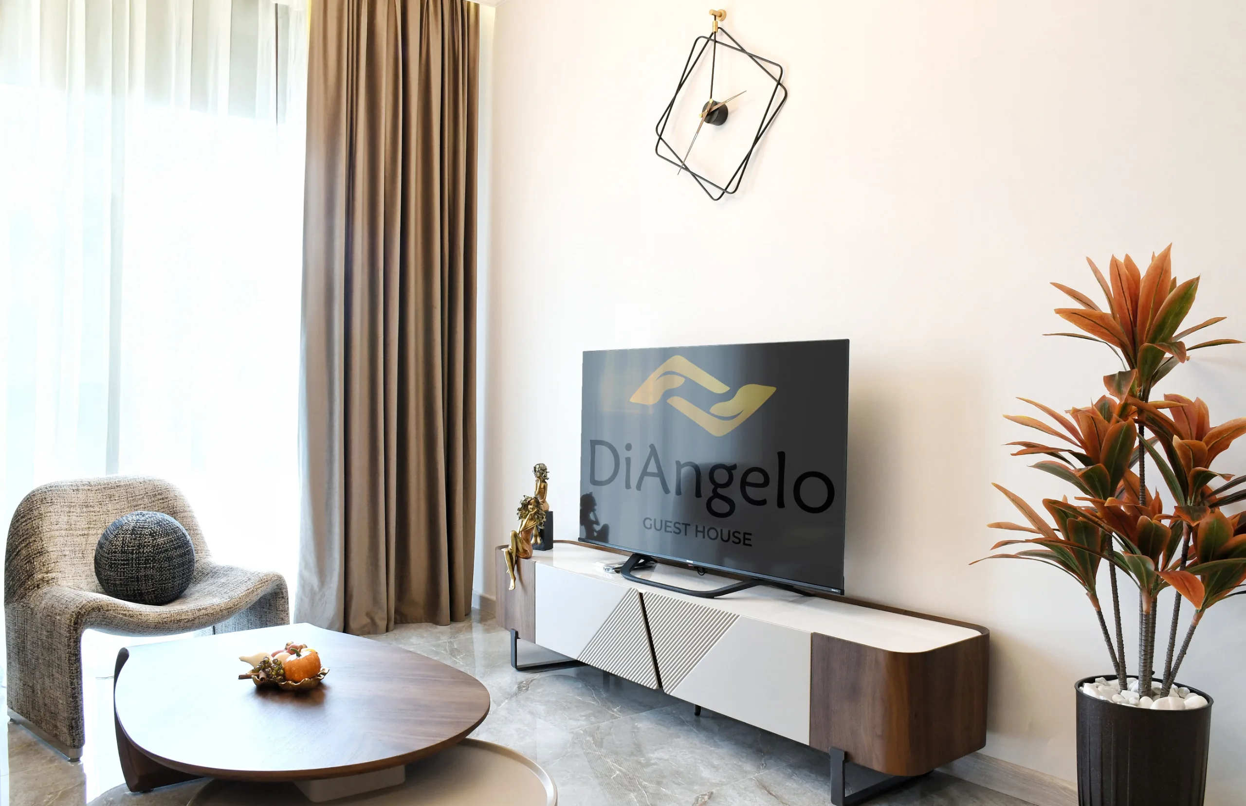 Newly Renovated Room 16|DiAngelo Guesthouse