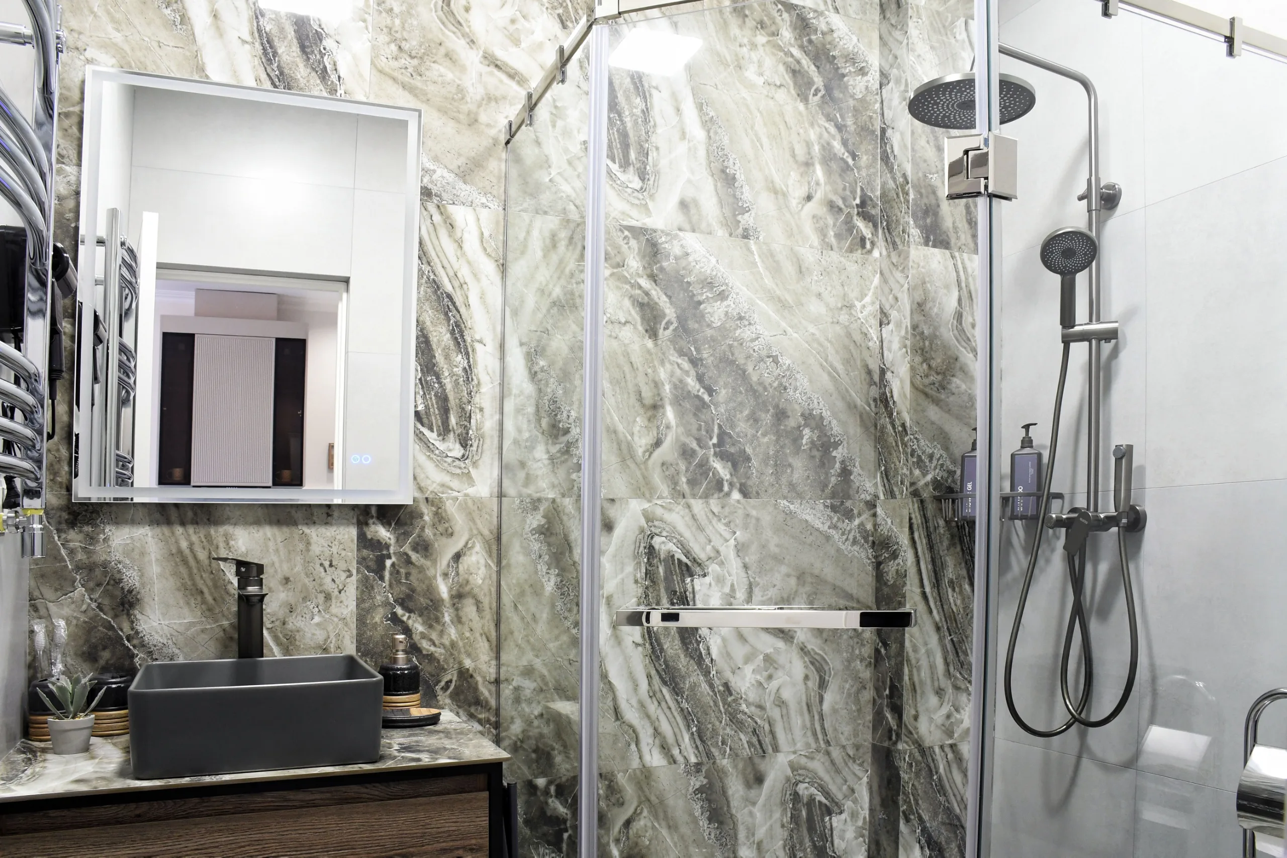 Newly Renovated Room 16|DiAngelo Guesthouse